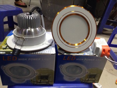 Đèn âm trần dowlight viền vàng 5w ba màu