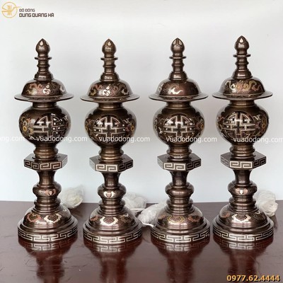 Đôi đèn thờ cúng bằng đồng trong văn hóa tâm linh của người 