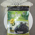 Rong biển xé nhỏ trộn dầu tẩm gia vị hương vị thơn ngon ăn liền đặc biệt dùng chung với cơm.