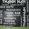 Trang trí quán cafe độc đáo bằng tranh tường Typography