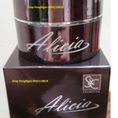 Kem alicia chiết xuất từ nhau thai cừu.Sản phẩm có tác dụng trị nám và làm làm mờ các vết nhăn ở cổ và mặt.