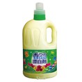 Nước tẩy vết ố bẩn quần áo màu Rocket 2000ml Nhật