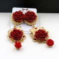 Bộ trang sức gồm vòng cổ, bông tai, băng rô siêu đẹp của Dolce Gabbana