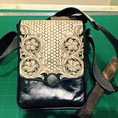 Túi đeo chéo handmade leather trạm, khắc, tạo màu, khâu tay giá hấp dẫn
