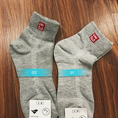 Tất cổ ngắn Uniqlo