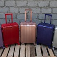 Chuyên bán buôn , bán lẻ các loại vali kéo giá rẻ . Nhận làm hợp đồng theo yêu cầu , gắn logo theo yêu cầu .