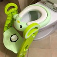 Ghế ngồi toilet có thang, tay vịn cho bé