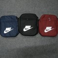 Túi thể thao Nike.