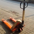 Xe nâng tay thấp hàng có sẵn bao giá thị trường