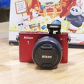 cần bán máy nikon 1 j3 kèm lens 10 20. như mới.