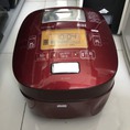 Nồi cơmNồi cơm điện cao tần áp suất h điện cao tần áp suất hút chân không TOSHIBA RC 10VSH màu đỏ 1 lít 95% nội địa Nhật