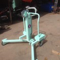 Xe nâng quay đổ phuy OPK