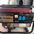 Máy phát điện đời mới màu đỏ