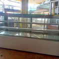 Tủ mát trưng bày bánh kem màu trắng kính vuông
