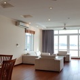 Cho thuê căn hộ dịch vụ tại Yên Hoa, Tây Hồ, 100m2, 2PN, view hồ, ban công, đầy đủ nội thất hiện đại
