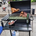 Bếp nướng than hoa dùng cho resort, nhà hàng, có motor xoay BBQ050