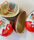 Trứng Chocolate trong trứng có đồ chơi