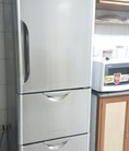 Cần bán gấp 1 tủ lạnh Hitachi còn mới, dung tích 365 lít