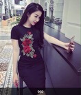 Đầm cotton thêu hoa đẹp y hình Phong Quân