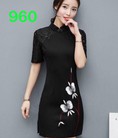 Đầm kim tuyến sườn xám phối ren thêu hoa