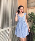 D111 Đầm Caro Xoắn Ngực Tay Bèo