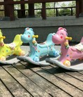 Ngựa bập bênh cho bé