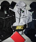 Bộ nỉ thể thao nam Nike . Pha vải vân 3D nổi chạy dọc ống tay.