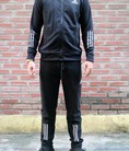 Bộ thể thao Adidas đen có mũ đơn giản mà đẹp