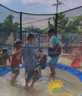 Sàn nhún nhảy có lưới bảo vệ dành cho trẻ em mầm non