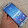 Có chú Samsung J7 pro xanh ánh bạc đẹp long lanh.