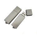 USB kim loại vỏ làm bằng chất liệu kim loại không rỉ, thiết kế đơn giản tạo ấn tượng mạnh mẽ cho người dùng.