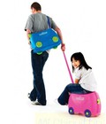 Hình ảnh: Vali kéo trunki chính hãng nhẹ và rất chắc chắn, có bánh xe và dây kéo tiện dụng cho bé yêu