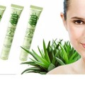 Hình ảnh: Tuýp lăn trị thâm quầng mắt Aloe Vera 92%