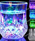 Hình ảnh: Cốc phát sáng khi rót nước