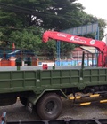 Hình ảnh: Xe tải gắn cẩu unic 2t thùng dài 6m2 vào thành phố ban ngày