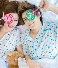 Hình ảnh: Diện đồ đôi ra đường xưa rồi giờ diện pijama đôi mới chất