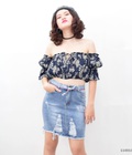 Hình ảnh: Áo croptop bẹt vai hoa xanh đen