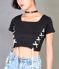 Hình ảnh: Áo croptop đục lỗ đan dây