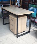 Hình ảnh: Bàn làm việc chân sắt