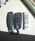 Hình ảnh: Điện thoại bàn và remote đa năng