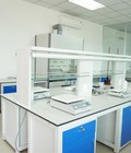 Hình ảnh: Bàn thí nghiệm trung tâm phòng Hóa - Sinh - Lý