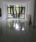 Hình ảnh: Cho thuê nhà 5 tầng mặt phố Đê La Thành Ba đình thông sàn thang máy.