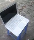 Hình ảnh: laptop cũ macbook 13, máy màu trắng, logo apple phát sáng sang trọng.
