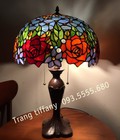 Hình ảnh: Đèn bàn Tiffany họa tiết hoa hồng.