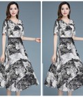 Hình ảnh: Đầm xòe hoa tiết tranh thủy