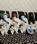 Hình ảnh: Búp bê Michelin gắn xe tải Michelin Man