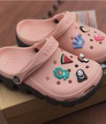 Hình ảnh: Dép sục Crocs có logo kèm 10 stick Khương Cờ Rốc