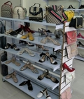 Hình ảnh: Tủ kệ trưng bày giày dép có sẵn tại TP.HCM