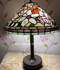 Hình ảnh: Đèn tifany để bàn hoa leo hồng.