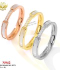Hình ảnh: Nhẫn tay titan viền trắng đính đá giữa 942
